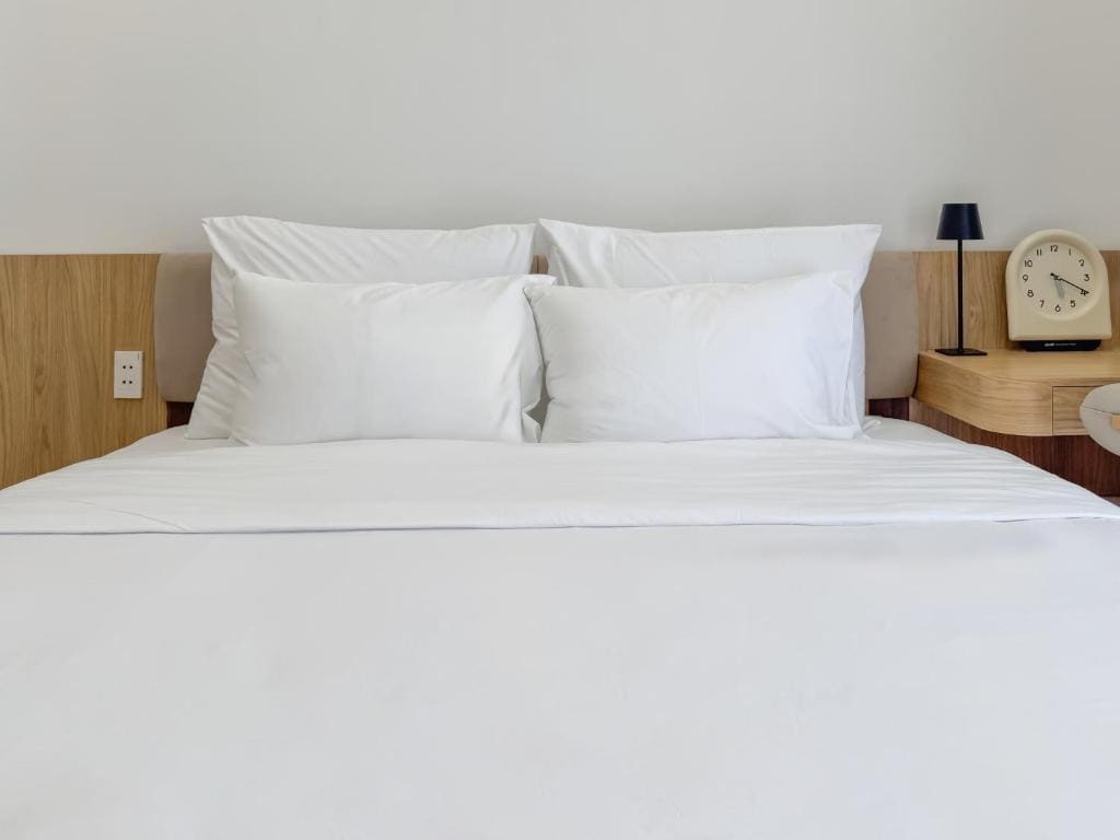 One-Bedroom Apartment with Balcony room - Image 2