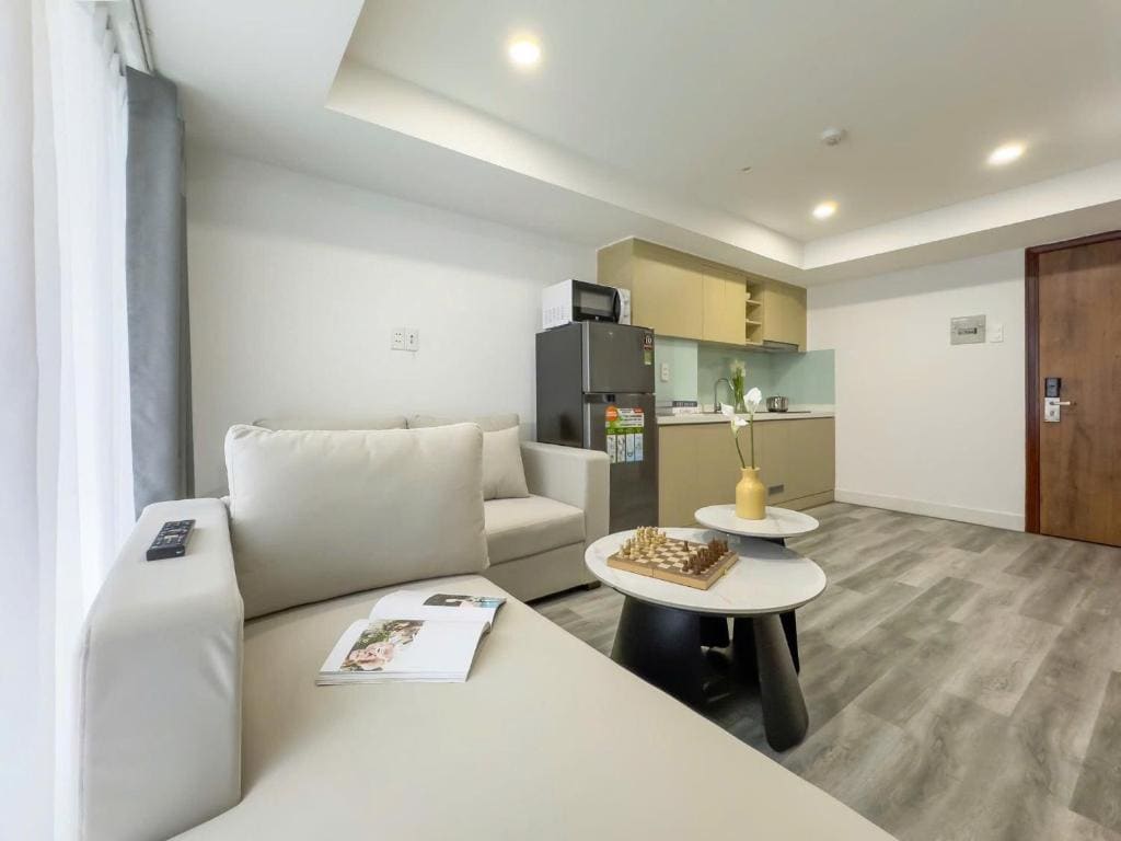 Superior One-Bedroom Apartment room - Image 3