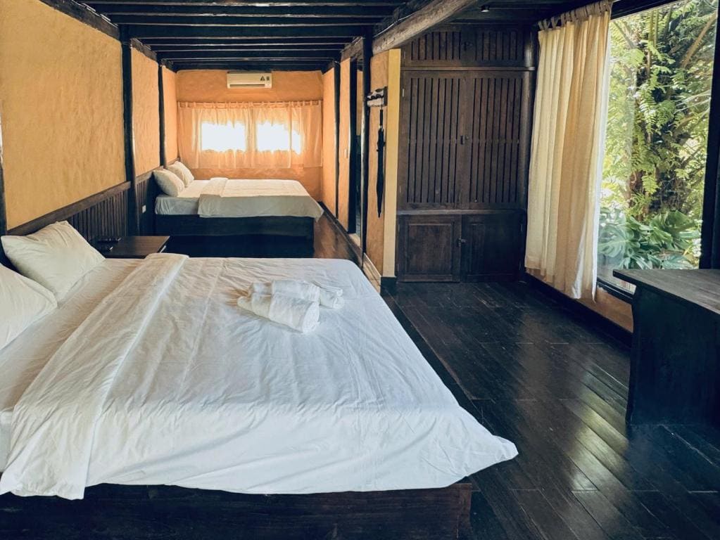 Twin Room with Balcony room - Image 2