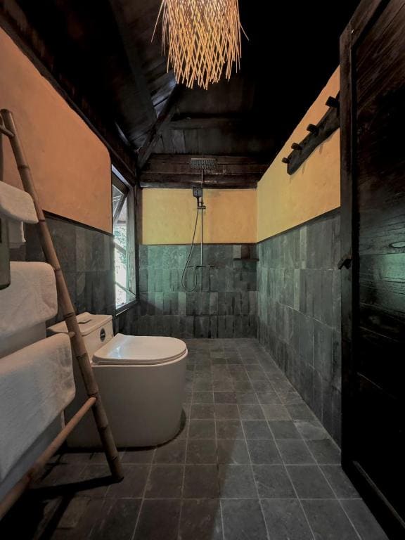 Twin Room with Balcony room - Image 3