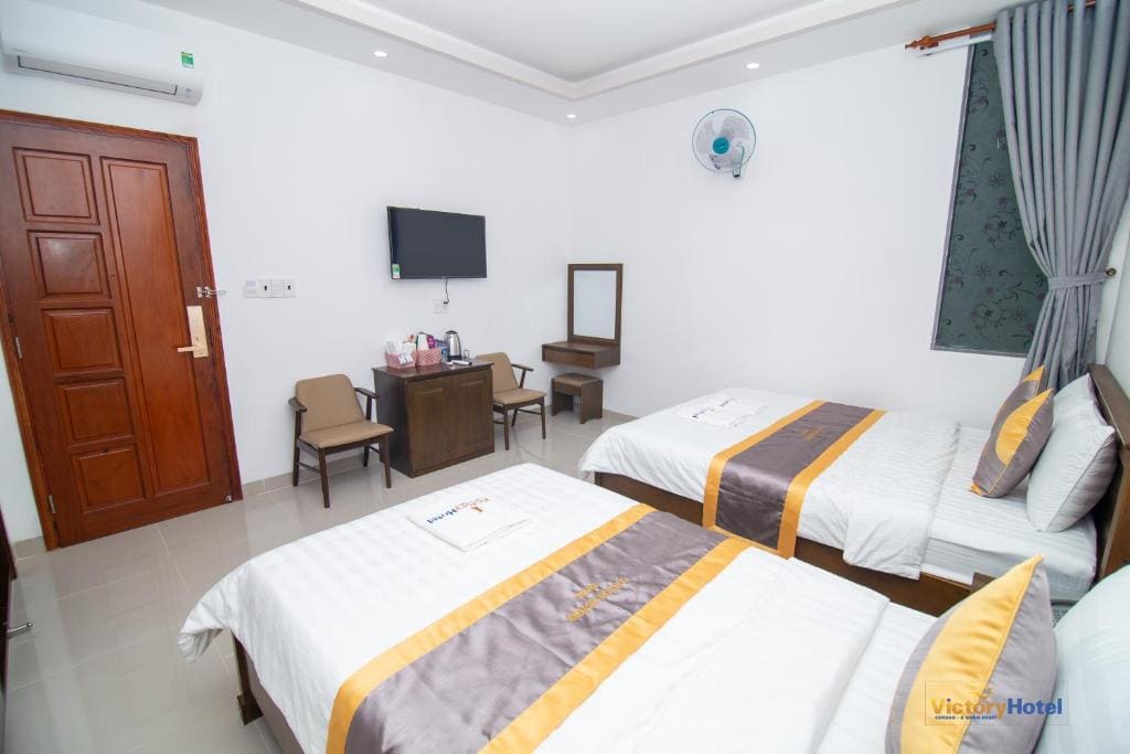 Superior Triple Room room - Image 1