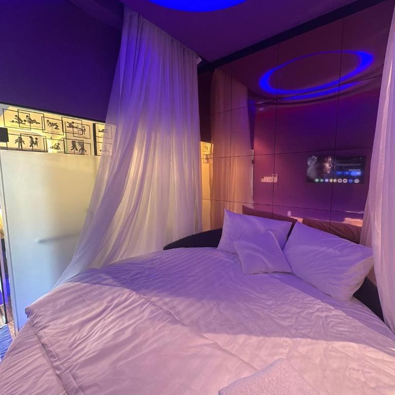 Deluxe Double Room with Bath room - Image 1