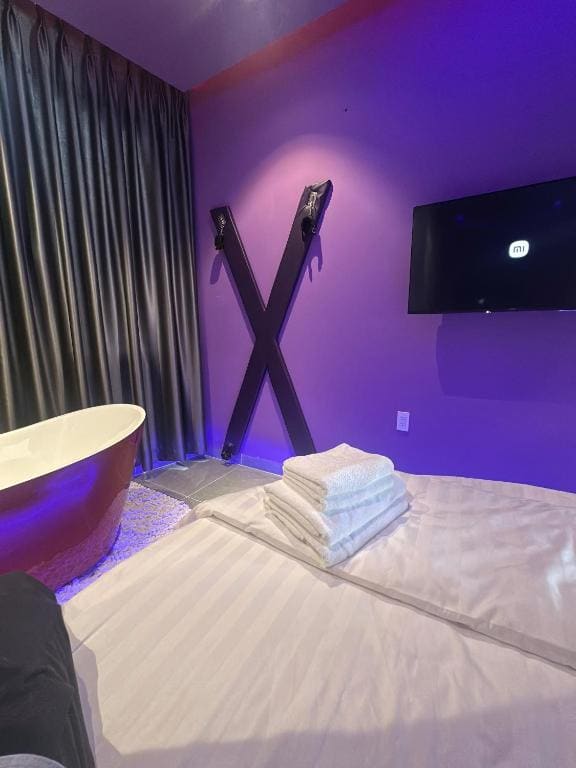 Deluxe Double Room with Bath room - Image 3
