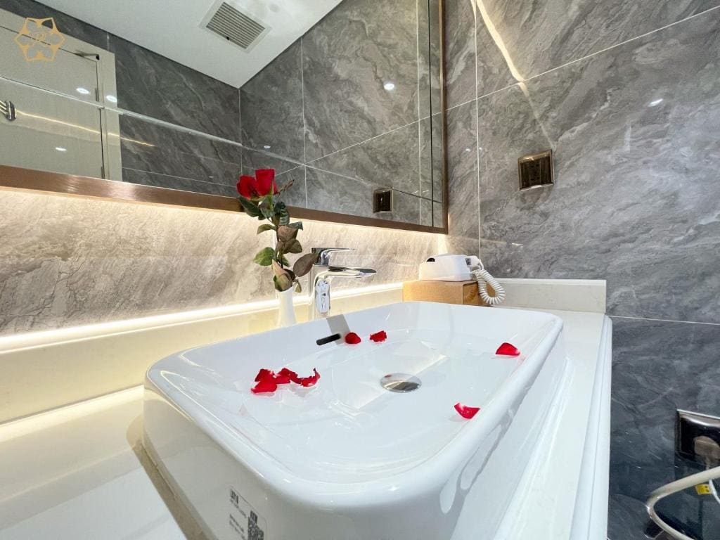 Executive Suite room - Image 3