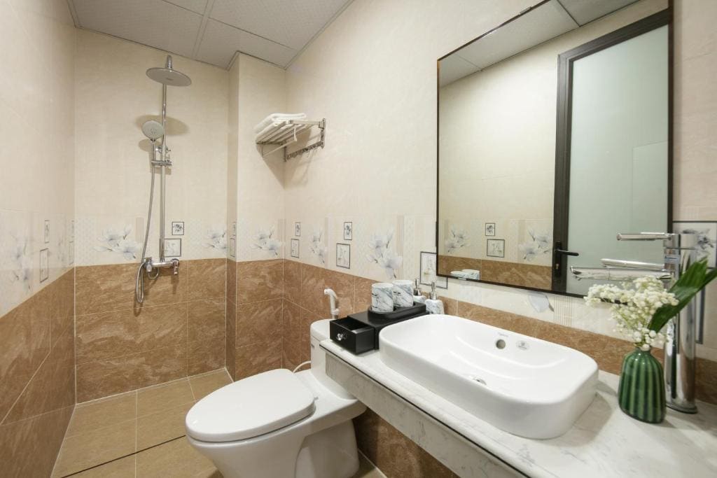 Superior Family Room room - Image 2