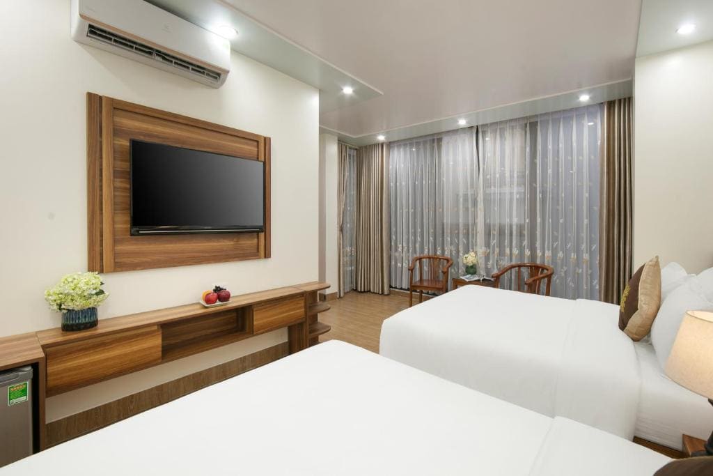 Superior Family Room room - Image 1