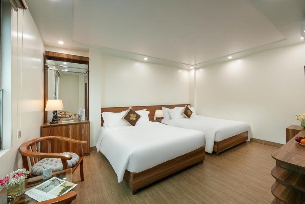 Executive Queen Room with Two Queen Beds room - Image 1