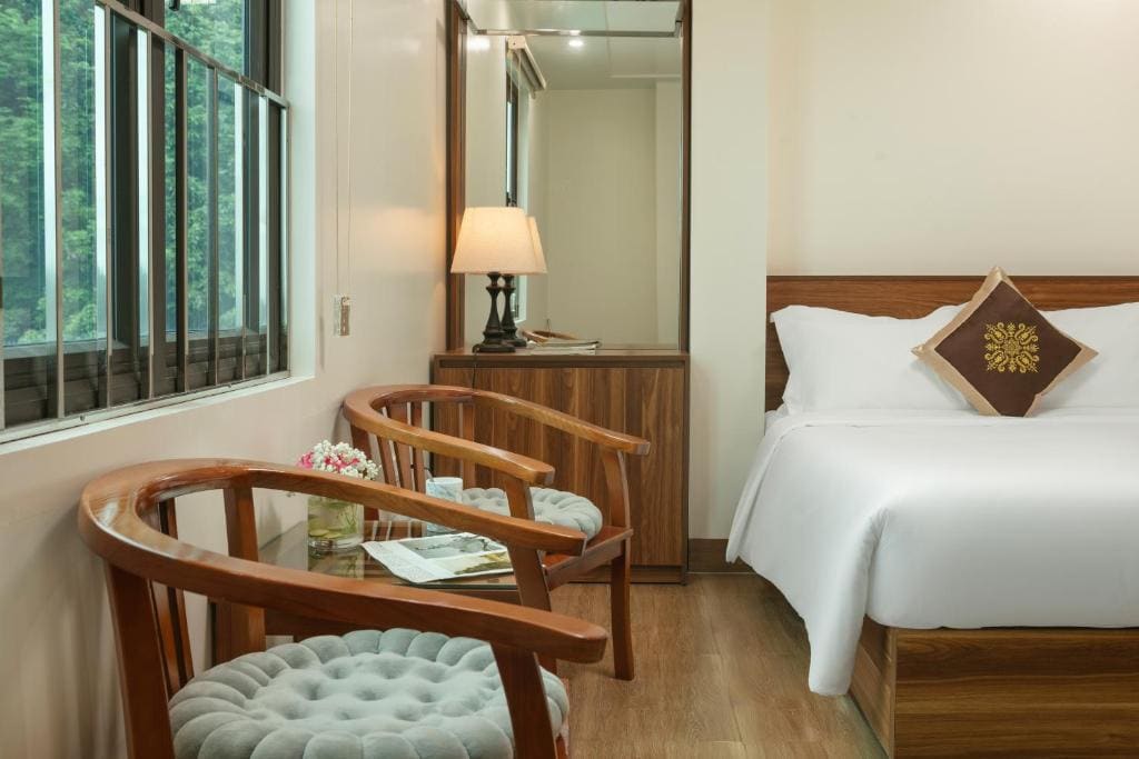 Executive Queen Room with Two Queen Beds room - Image 2