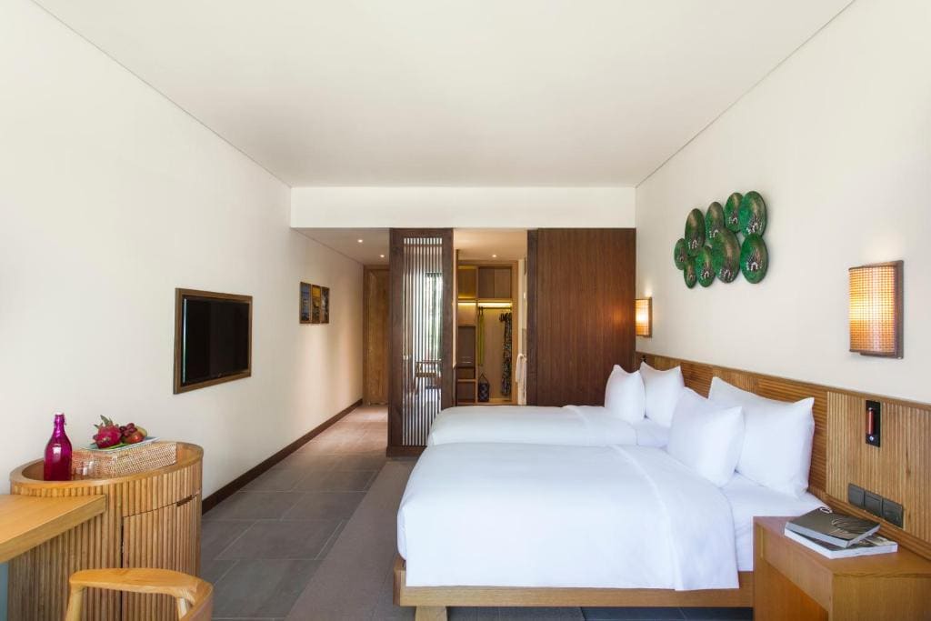 Deluxe Pool Twin room - Image 1