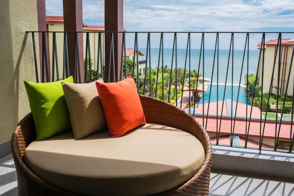 Deluxe Ocean Twin room - Image 1