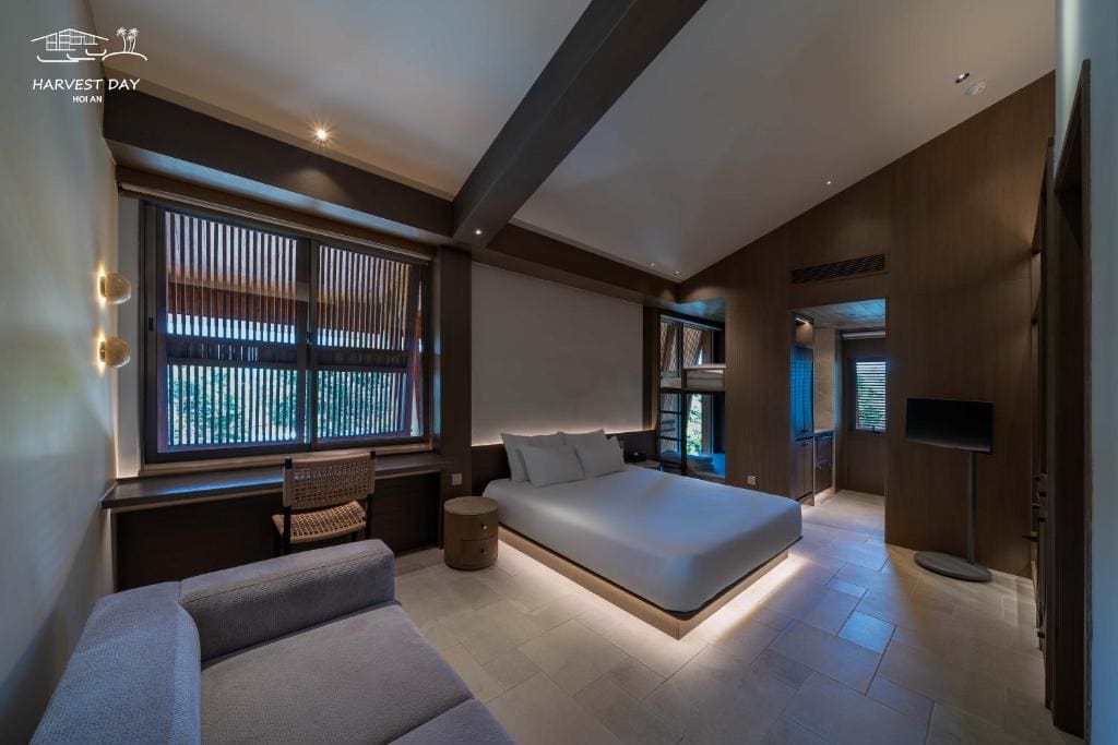 Superior Family Room room - Image 2