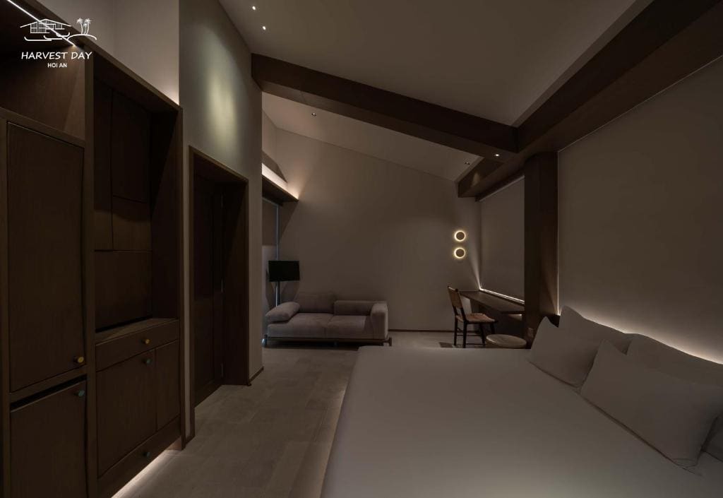 Superior Family Room room - Image 3