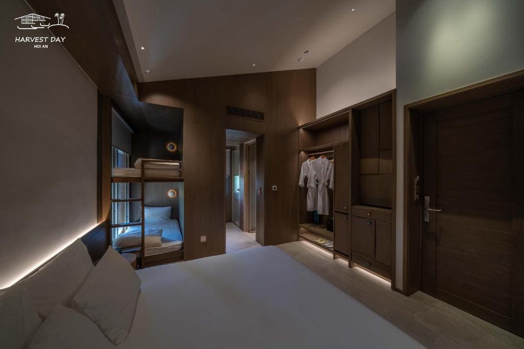 Superior Family Room room - Image 1