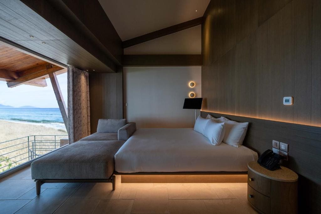 Two-Bedroom Apartment with Sea View room - Image 2