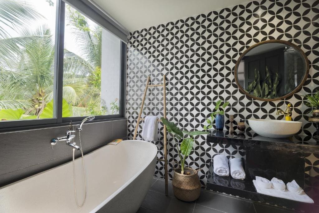 Suite with Pool View room - Image 3