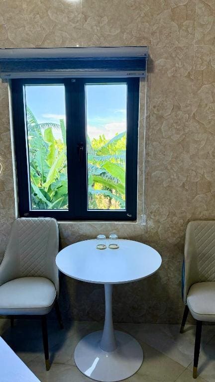 Queen Room with Garden View room - Image 3