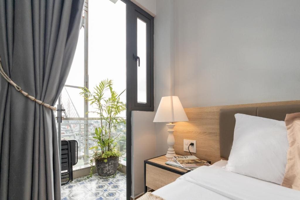 Queen Room with Balcony room - Image 3