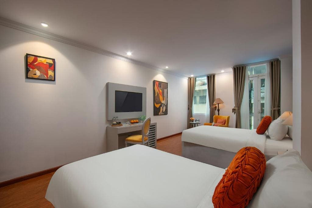 Junior Double or Twin Room with City View room - Image 2