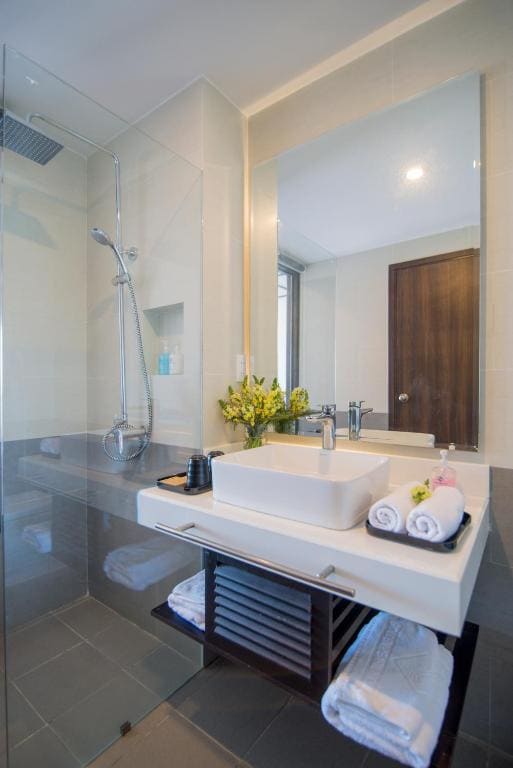 Deluxe Double Room with Balcony and City View room - Image 2