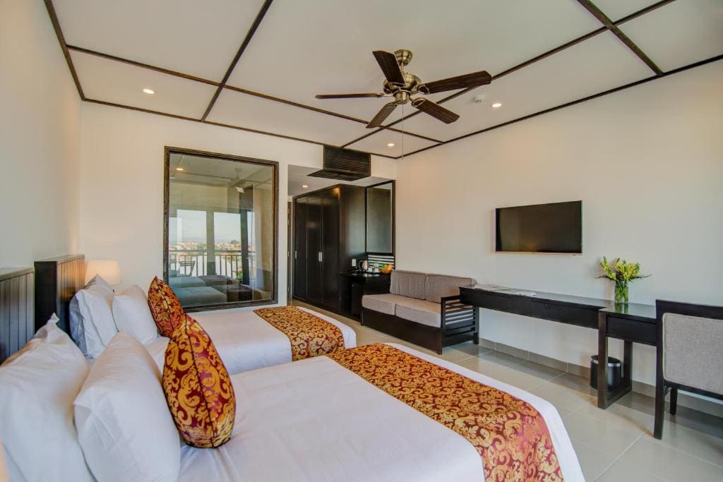 Deluxe Twin Room with Balcony and City View room - Image 1