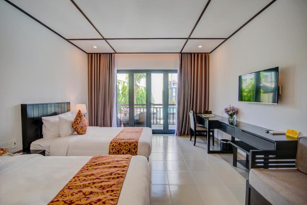 Executive Twin Balcony Pool View room - Image 2