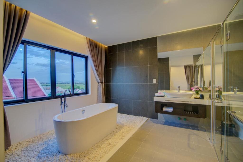 Premier King Balcony City View room - Image 1
