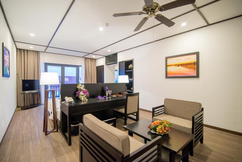 Suite Room With Daily Afternoon Tea room - Image 3