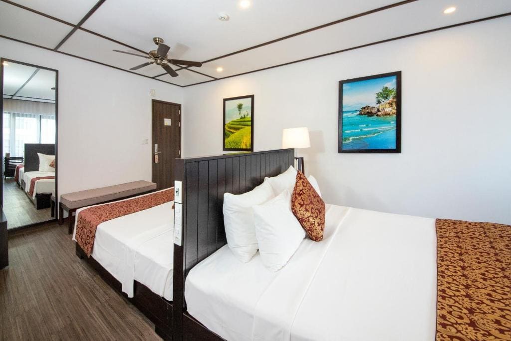 Premier King Balcony City View room - Image 2