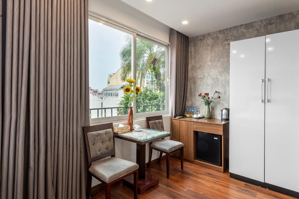Deluxe Junior Suite room - Image 3