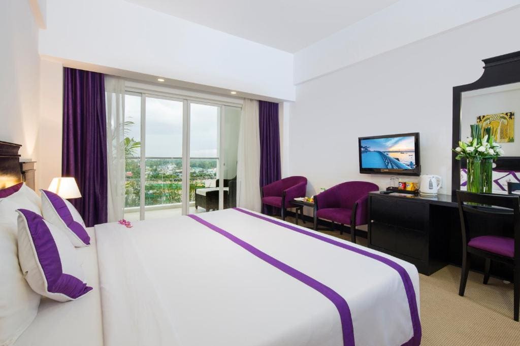 Deluxe Double Room with Balcony and River View room - Image 2