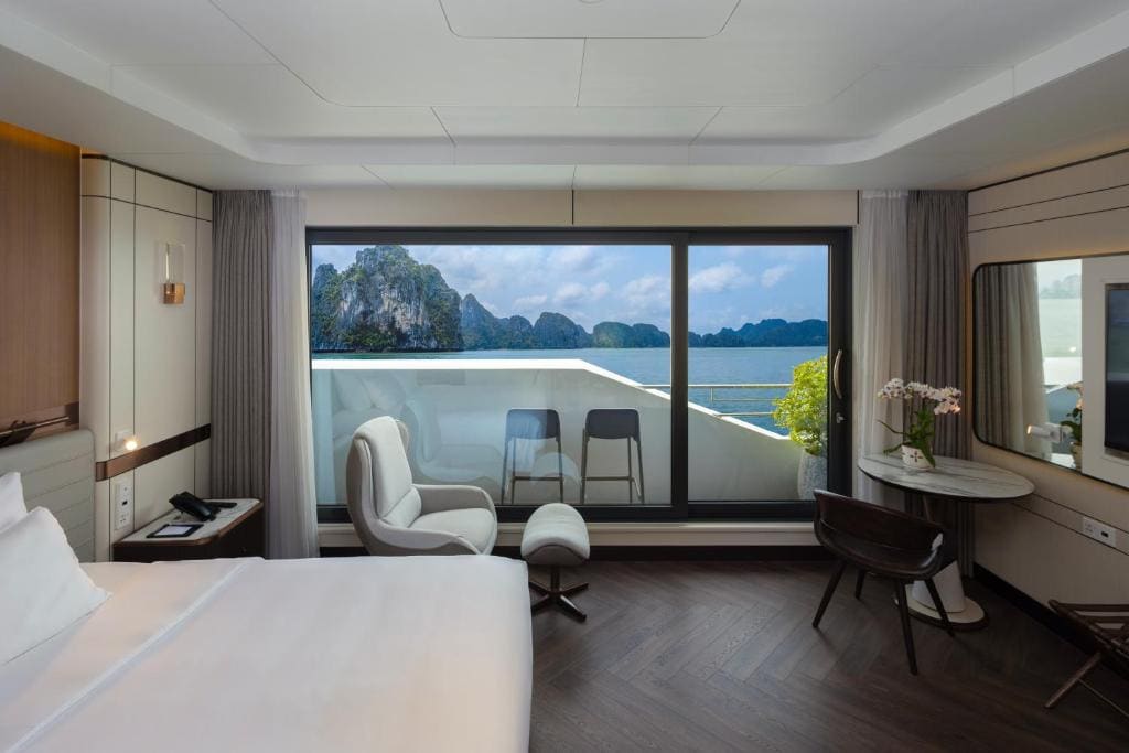 Ocean Balcony Suite room - Image 2