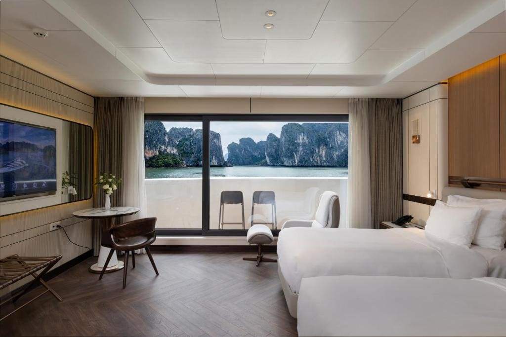 Ocean Balcony Suite room - Image 1