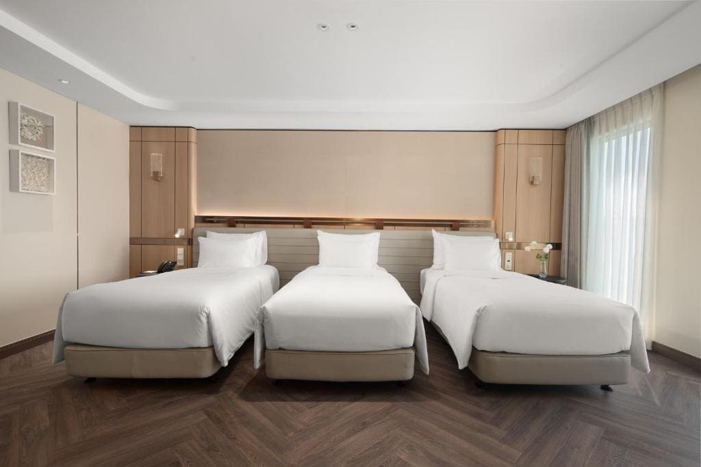 Ocean Suite Triple room - Image 1