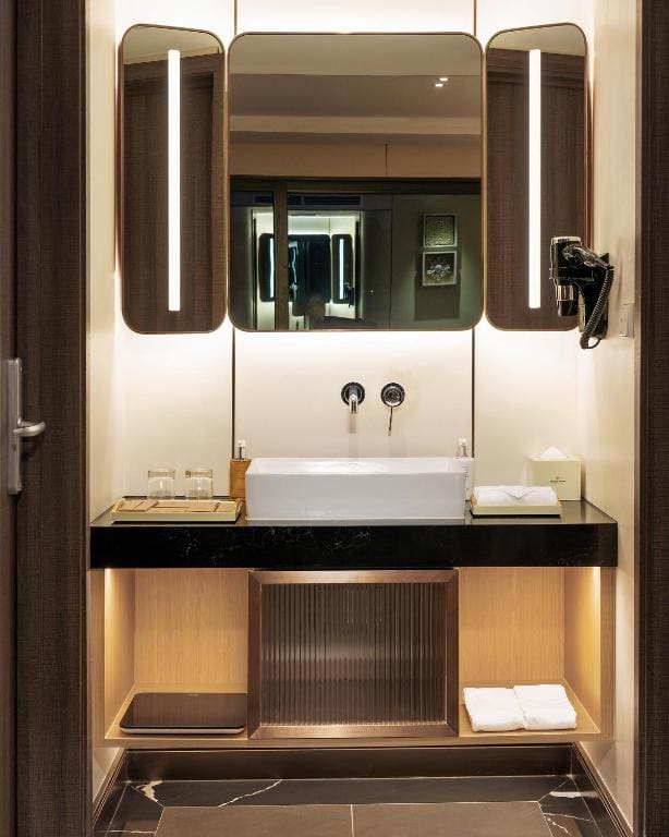 Ocean Suite room - Image 3
