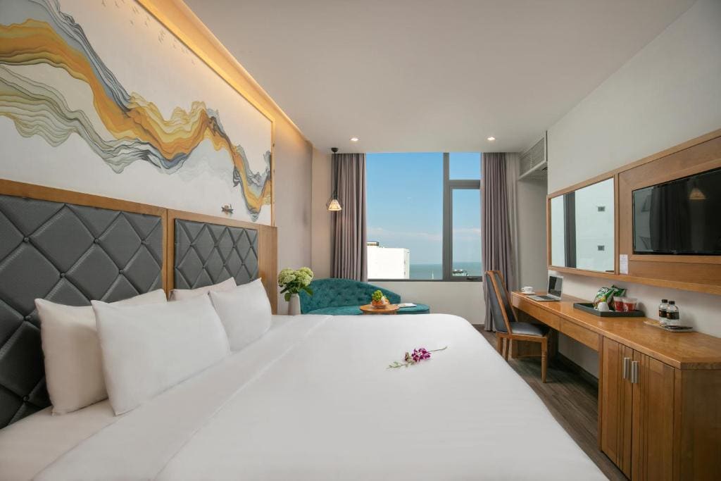 Premier King with City View room - Image 1