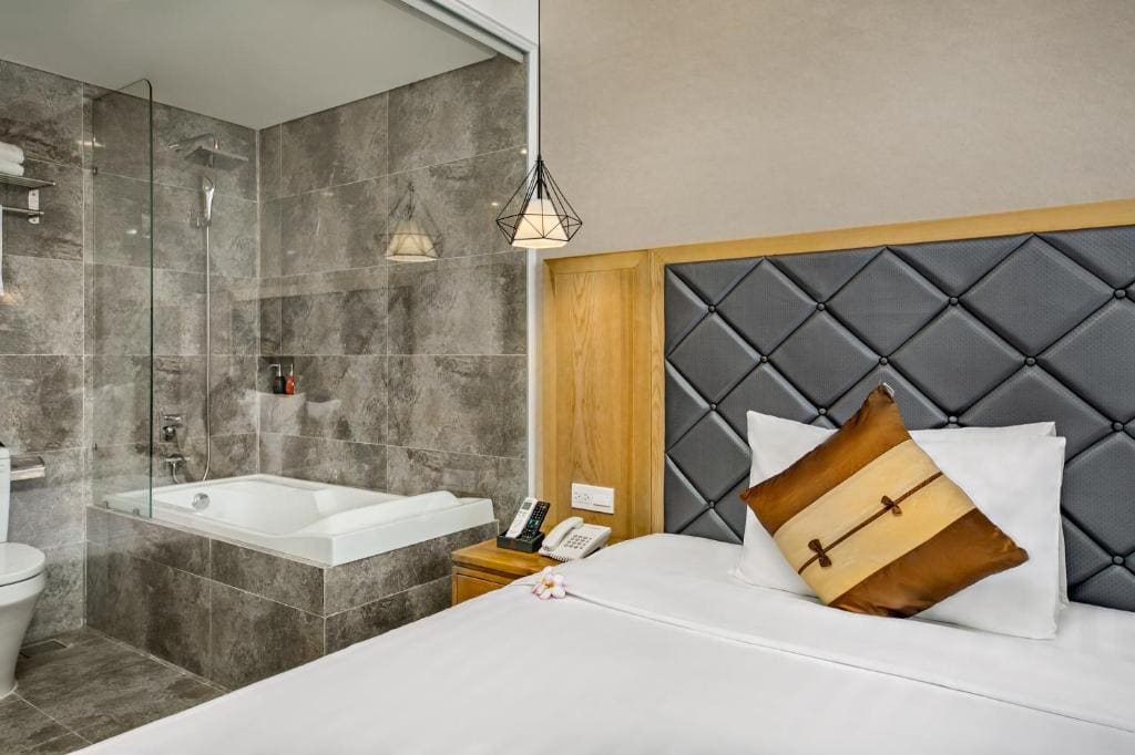 Premier Twin Room with City View room - Image 2