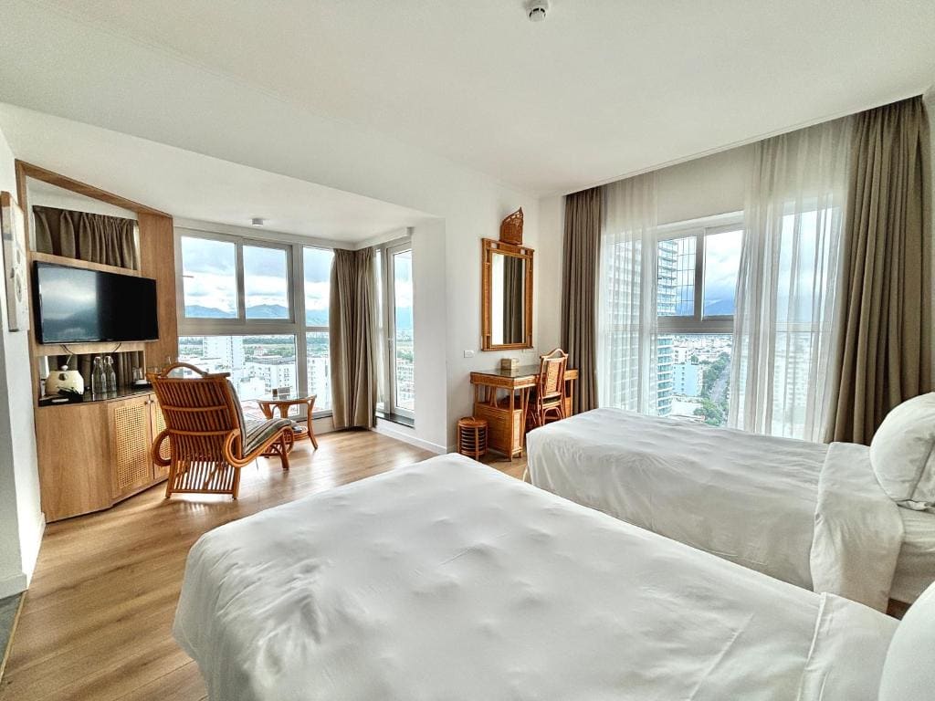 Sunset Mountain View with Balcony room - Image 1