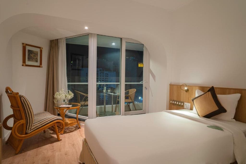 Deluxe Partial Sea View With Balcony room - Image 2