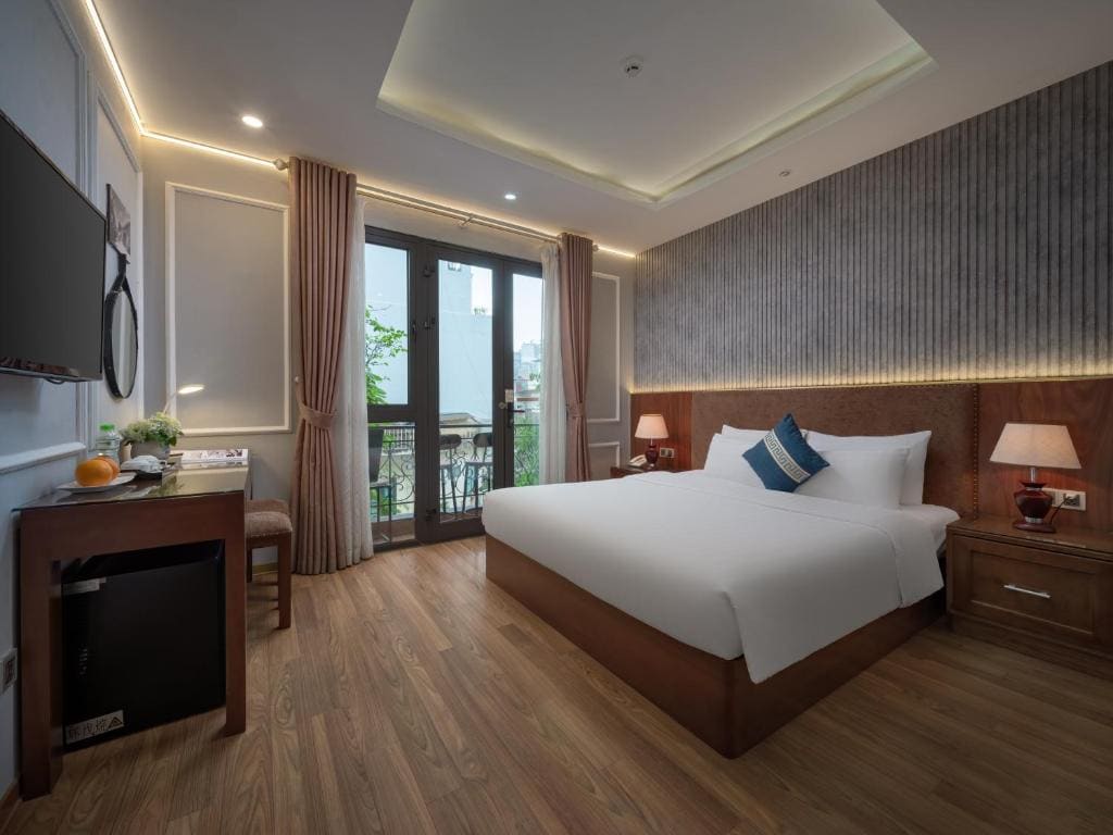 Junior Suite with Balcony room - Image 1