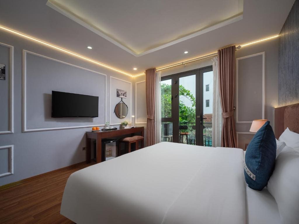 Junior Suite with Balcony room - Image 2