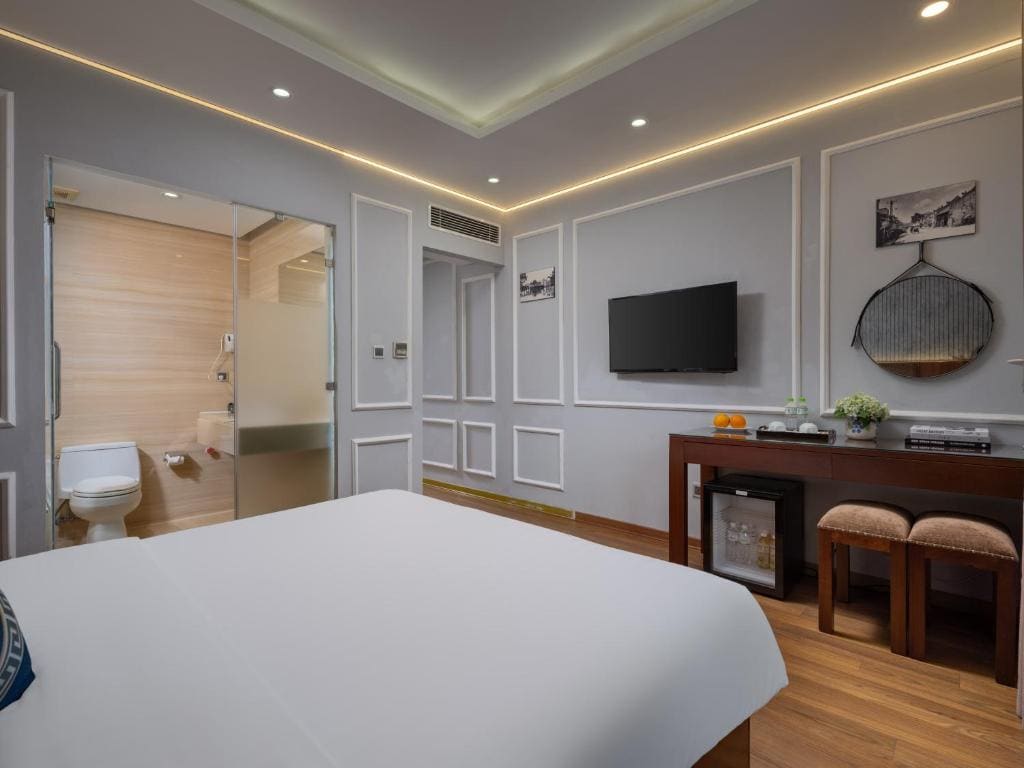 Junior Suite with Balcony room - Image 3