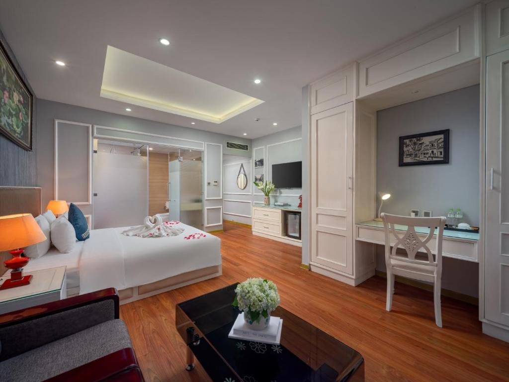 Suite with Lake View room - Image 2