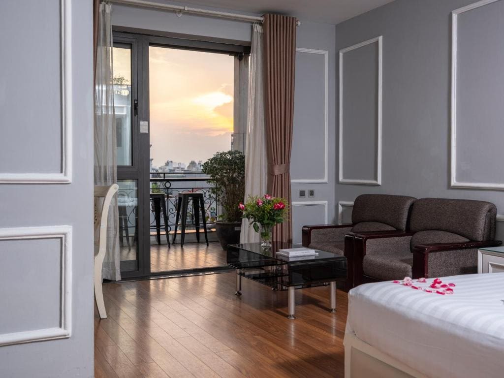 Suite with Lake View room - Image 3