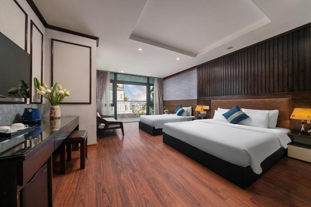 Family Room with Lake View room - Image 1