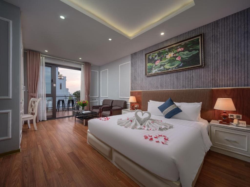 Suite with Lake View room - Image 1