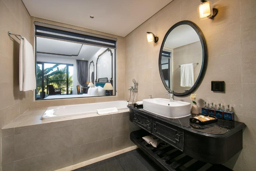 Deluxe King Room room - Image 3