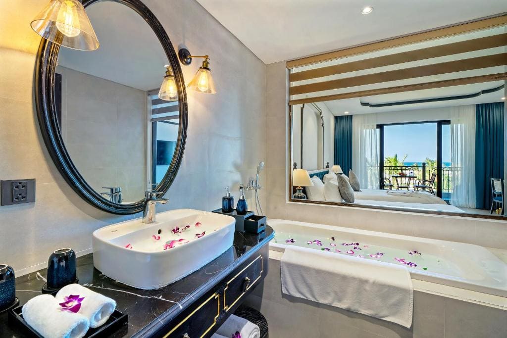 Ocean Deluxe King room - Image 2