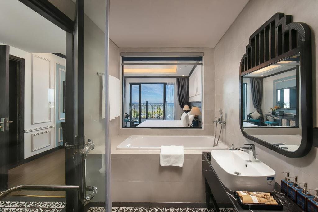 Ocean Deluxe King room - Image 3
