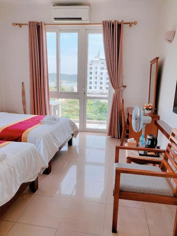 Twin Room with Balcony room - Image 3