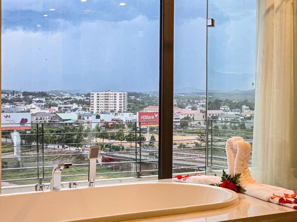 Superior Twin Room with City View room - Image 3